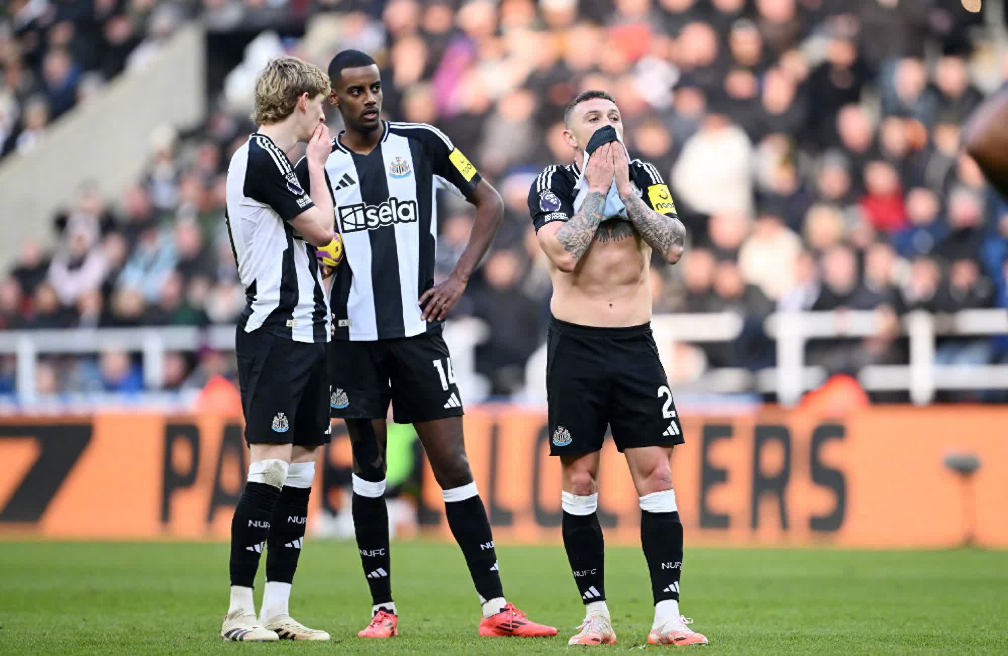  离谱！集结日纽卡斯尔备战足总杯清晨西汉姆调整名单，赛前防线松动引欢呼