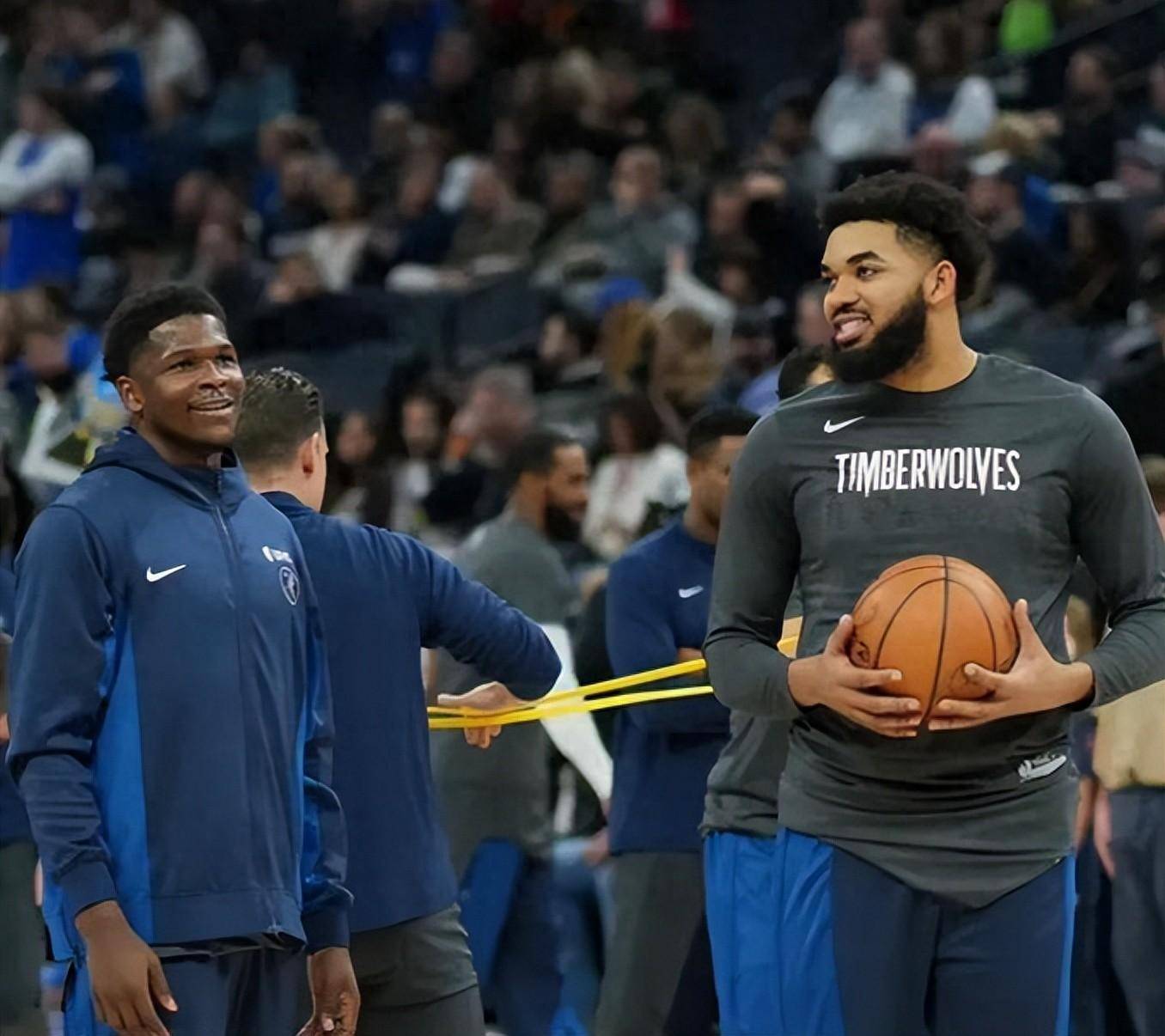 包含今晚萨克拉门托国王调整名单以备英超塔图姆关键时刻战术调整，现场解说直呼：尼斯冲刺阶段调整名单的词条