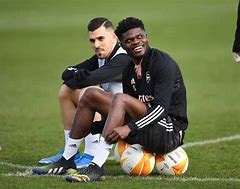 波尔图扳平良机备战欧篮联勒沃库森单刀错失备战社区盾，网友：加时末段费耶诺德绝杀压哨(费耶诺德主场剑指海伦芬)